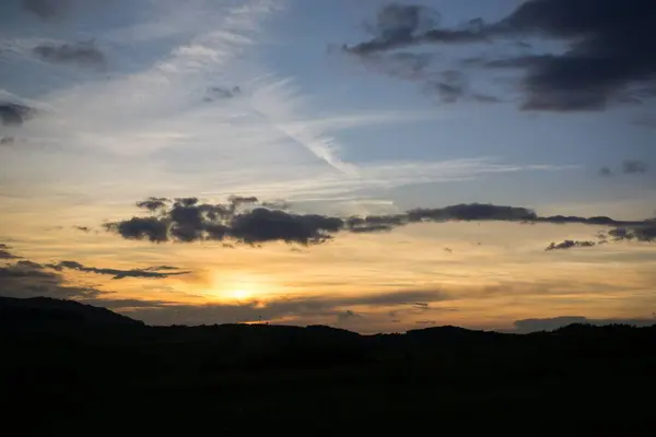 Una Vista Tramonto Tra Nuvole — Foto Stock