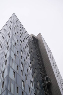 Hamburg, Almanya - 15 Kasım 2017: Hamburg Caddesi ve Binası. Almanya