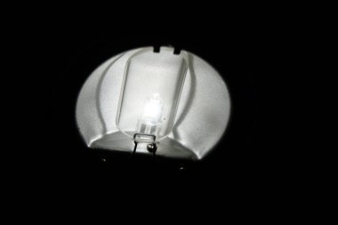 Karanlıkta Ampulün Kapanışı 