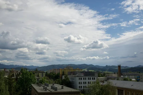 Sonnenaufgang Und Sonnenuntergang Über Den Gebäuden Der Stadt Zilina Slowakei — Stockfoto