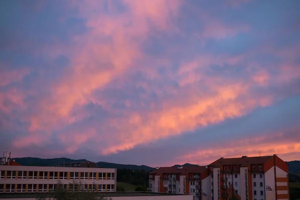 Şehirdeki Binaların Üzerinde Gün Doğumu Gün Batımı Slovakya — Stok fotoğraf