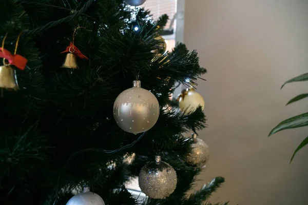 Nahaufnahme Vom Geschmückten Tannenbaum — Stockfoto