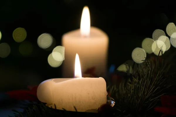 Velas Encendidas Sobre Fondo Negro — Foto de Stock