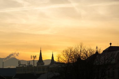 Zilina şehrindeki binaların gündüz çekimleri. Slovakya 