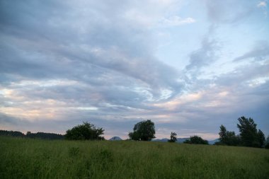 Slovakya 'da tepede güzel bir gün batımı