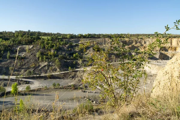 Sonne Beleuchtete Straße Trockener Berglandschaft — Stockfoto