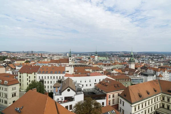 Brno, Çek Cumhuriyeti - 12 Şubat 2018: Brno şehir merkezinin sokaklarına bakın. Çek Cumhuriyeti