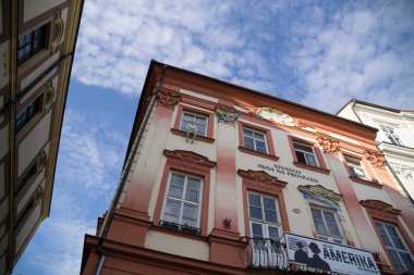 Arkaplanda güzel şehir manzarası