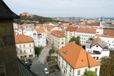 Brno, Çek Cumhuriyeti - 12 Şubat 2018: Brno şehir merkezinin sokaklarına bakın. Çek Cumhuriyeti