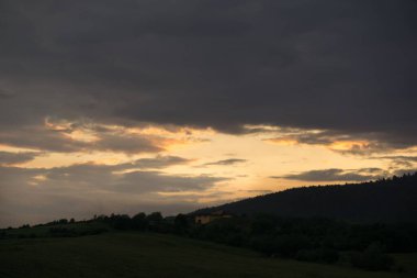 Slovakya 'da tepede güzel bir gün batımı