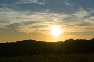 Slovakya 'nın tepelerinde güzel gün batımı