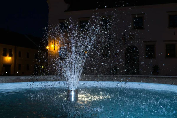 捷克共和国 夜晚的喷泉视图 — 图库照片