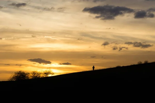 山の空の夕日 夕方のショット — ストック写真