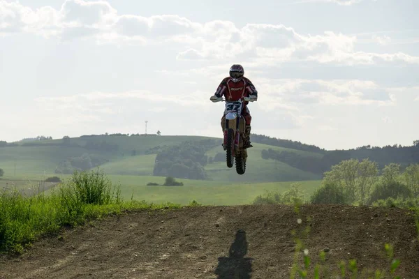 Ciudad Zilina País Eslovaquia Fecha Abr 2018 Motociclista Que Monta — Foto de Stock