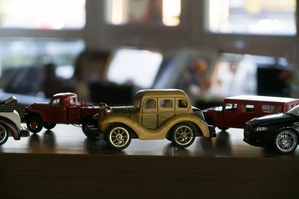 Miniatura Giocattolo Auto Sul Tavolo — Foto Stock