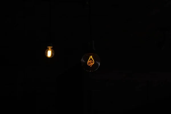 Розкішна Лампочка Чорному Фоні — стокове фото