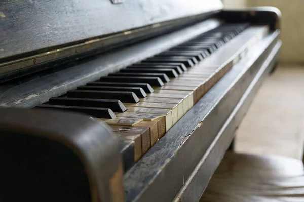 古い木製のピアノ Czech Republic — ストック写真
