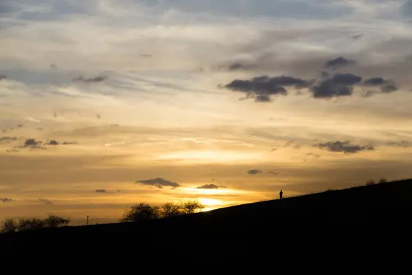 山の空の夕日 夕方のショット — ストック写真