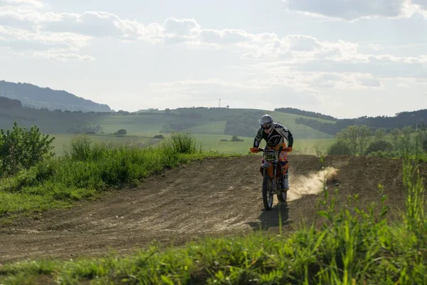 Ciudad Zilina País Eslovaquia Fecha Abr 2018 Motociclista Que Monta — Foto de Stock