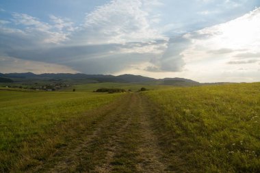 Güzel manzara ve mavi gökyüzü
