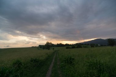 Slovakya 'da tepede güzel bir gün batımı