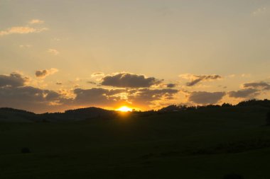Slovakya 'da tepede güzel bir gün batımı