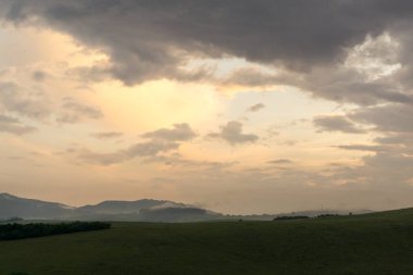 Slovakya 'da tepede güzel bir gün batımı