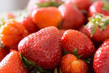 Tabakta taze çilek var. Slovakya