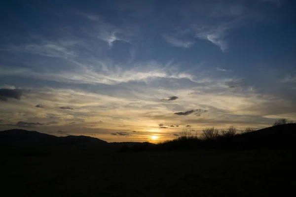 Pôr Sol Céu Montanha Tiro Noite — Fotografia de Stock