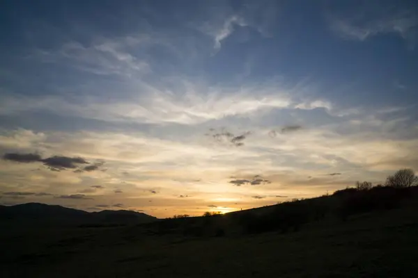 Coucher Soleil Sur Ciel Montagne Plan Soir — Photo