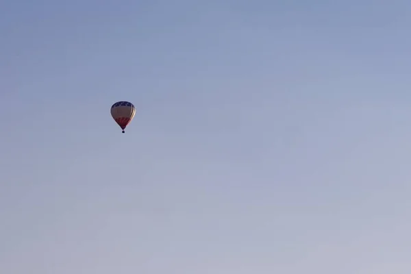 天空中的气球 斯洛伐克白天拍摄时间 — 图库照片