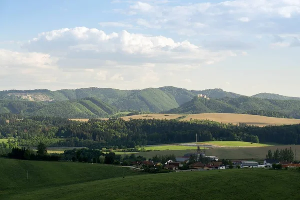 Όμορφο Πράσινο Γρασίδι Στη Σλοβακία — Φωτογραφία Αρχείου