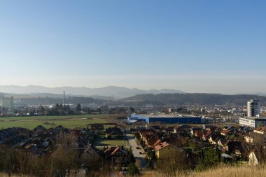 Zilina şehrinde gündüz vakti binalar çekiliyordu. Slovakya 