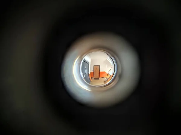 透过门上的孔眼看大厅 斯洛伐克 — 图库照片