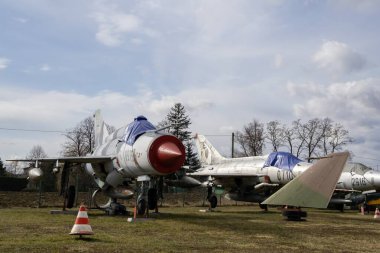 Tomcany, Slovakya - 20 Ağustos 2017: sahibi Aeromuseum Martin - Tomcany. Tomcany, Slovakya 'da Aeromuseum' da sergilenen uçaklar. Doğal ışık.