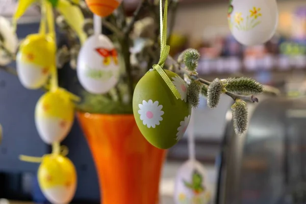 Uova Pasqua Decorate Con Gattini Sul Tavolo Slovacchia — Foto Stock