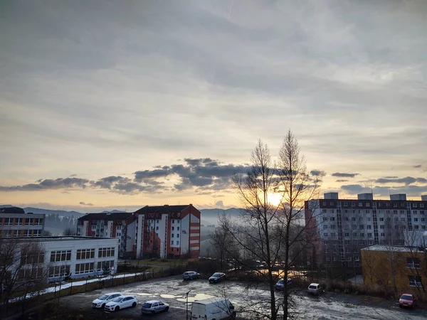 Soluppgång Eller Solnedgång Över Byggnaderna Staden Slovakien — Stockfoto