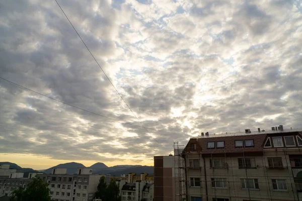 Zonsopkomst Zonsondergang Boven Gebouwen Stad Slowakije — Stockfoto