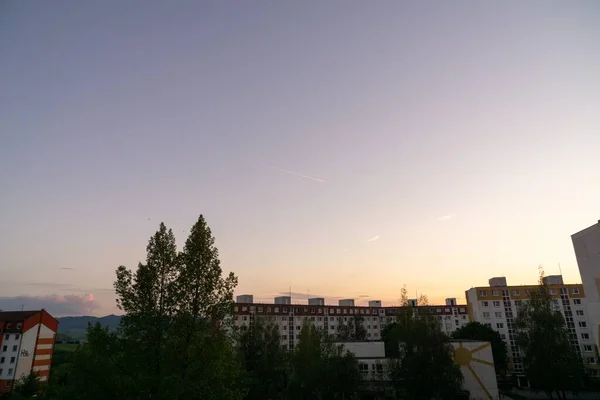 Zonsopkomst Zonsondergang Boven Gebouwen Stad Slowakije — Stockfoto