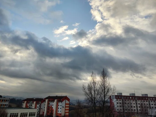 Sonnenaufgang Oder Sonnenuntergang Über Den Gebäuden Der Stadt Slowakei — Stockfoto