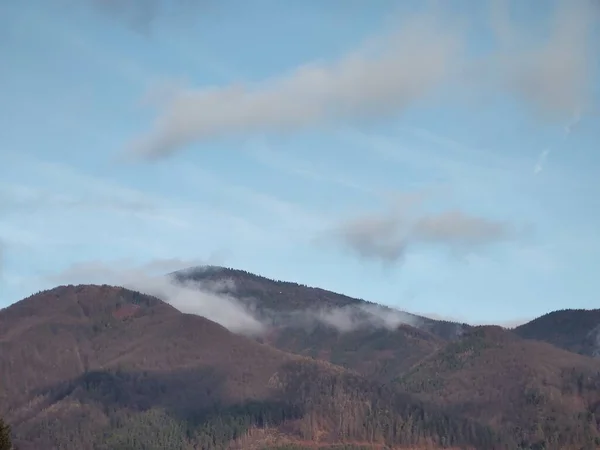 Paisagem Montanhosa Com Céu Azul — Fotografia de Stock