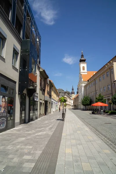 Soluppgång Och Solnedgång Över Byggnader Staden Zilina Slovakien — Stockfoto