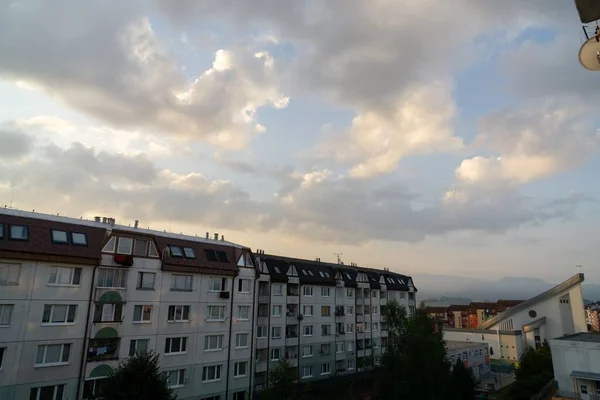 Şehirdeki Binaların Üzerinde Gün Doğumu Gün Batımı Slovakya — Stok fotoğraf