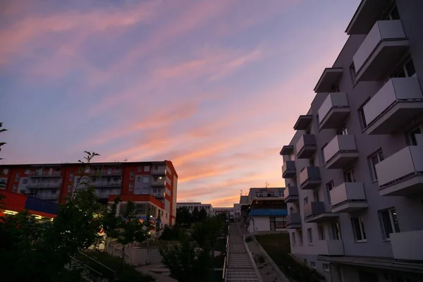 Zonsopkomst Zonsondergang Boven Gebouwen Stad Slowakije — Stockfoto