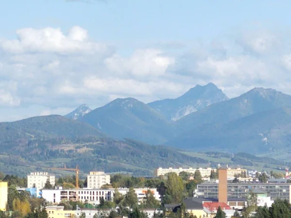 Sonnenaufgang Und Sonnenuntergang Über Den Gebäuden Der Stadt Zilina Slowakei — Stockfoto