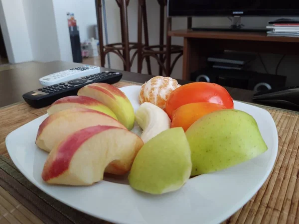 Frutas Sabrosas Plato Blanco — Foto de Stock