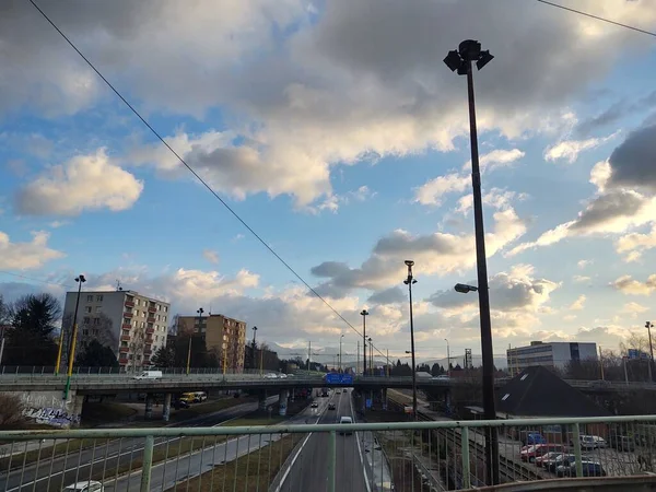 Захід Сонця Місті Взимку Снігом Дахах Словаччина — стокове фото