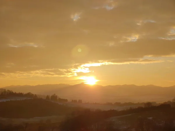 Sonnenuntergang Und Sonnenaufgang Mit Dramatischen Bunten Wolken Slowakei — Stockfoto