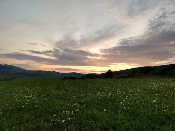 Ηλιοβασίλεμα Και Ανατολή Πολύχρωμα Σύννεφα Σλοβακία — Φωτογραφία Αρχείου