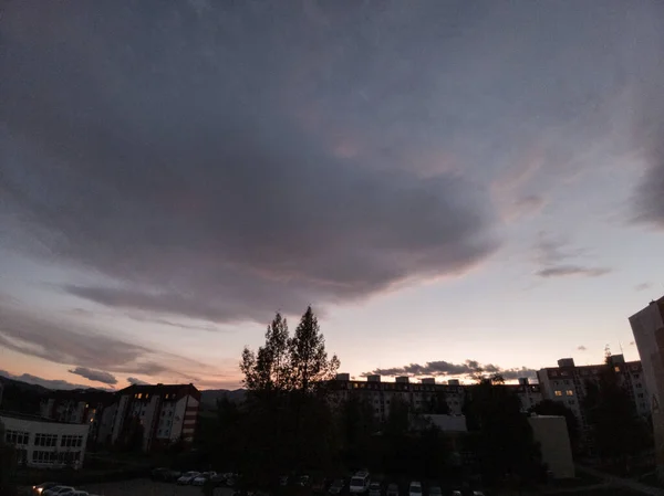 Sonnenaufgang Oder Sonnenuntergang Über Den Hügeln Und Der Stadt Slowakei — Stockfoto